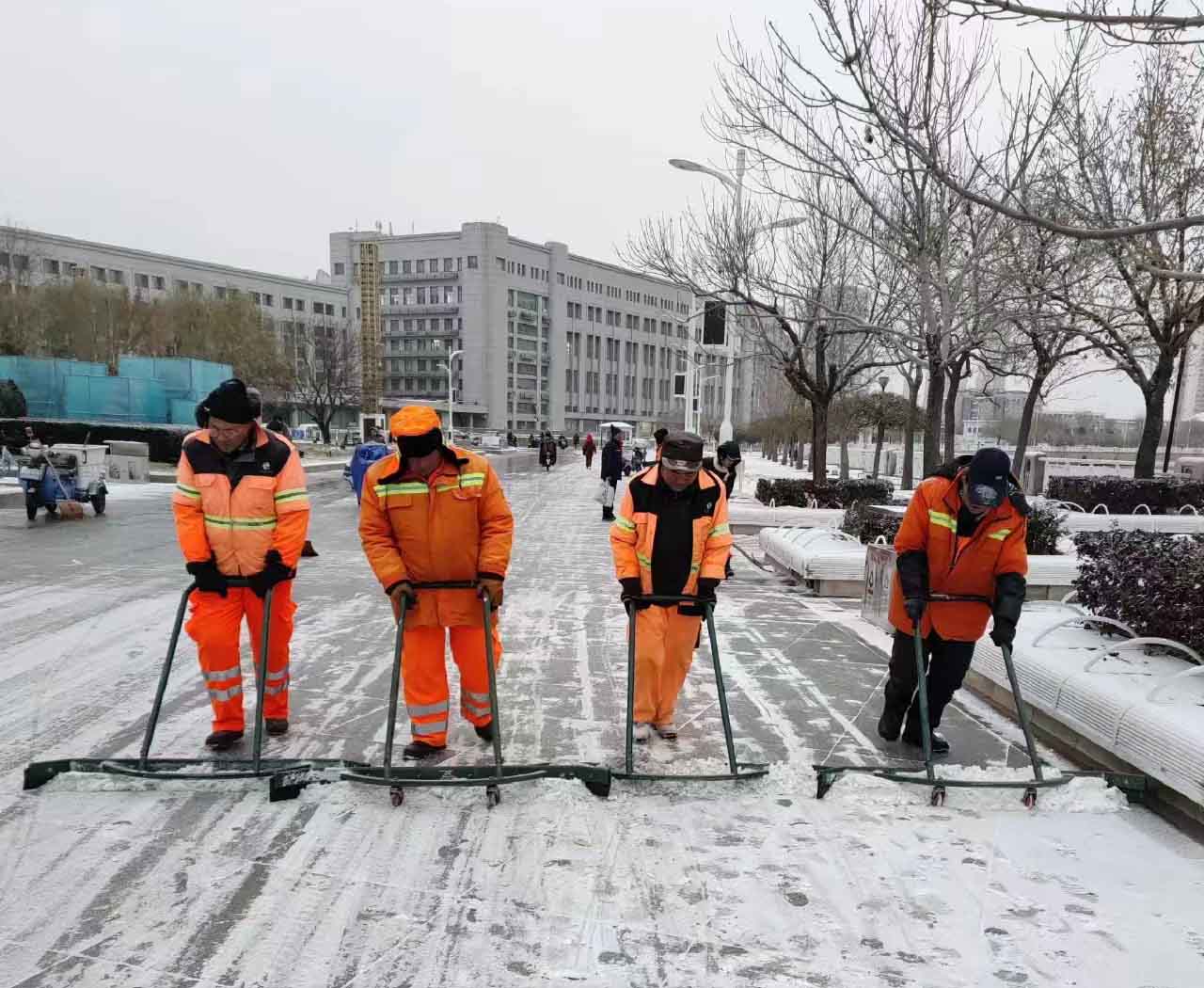 以雪為令 保障出行 | 大雪紛飛而至，91抖音黄片下载人清雪忙